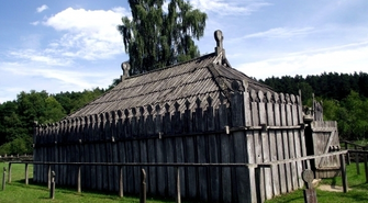 Świątynia z rogów dzikich zwierząt, czyli co archeologia wie o pogaństwie Słowian sprzed tysiąclecia?