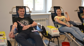 W Komendzie Miejskiej Policji w Lesznie polała się krew