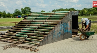 Po interwencji radnego Giezka trwają prace naprawcze urządzeń do jazdy na deskorolce
