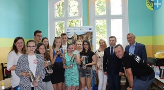 Zakończyli kurs kelner-barman