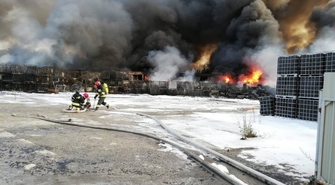 Strażacy z Góry gasili pożar składowiska odpadów  w Jakubowie