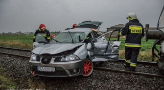 Groźny wypadek na przejeździe kolejowym