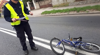 10-latek trafił do szpitala. Chciał przejść na drugą stronę drogi
