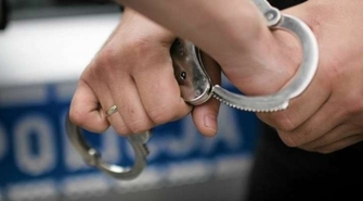 Rzucał rowerem w samochód