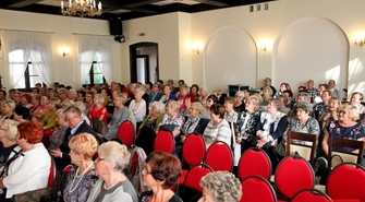 ,,Aby dobrze się działo, potrzebne są młode ręce i stare głowy". Inauguracja roku akademickiego UTW
