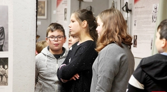 Pod literą ,,L" ukryto postać Naczelnika Józefa  Piłsudskiego