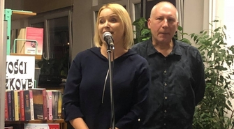 Z gitarą w bibliotece