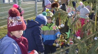 Wspólnie ubrali choinkę