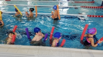 Kolejny etap nauki pływania dla dzieci zakończony 