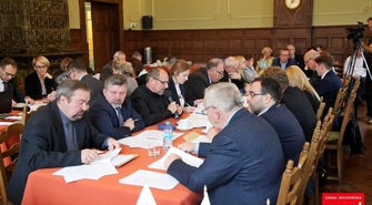 Na temat i poza tematem, czyli radni spierają się o podwyżkę diet