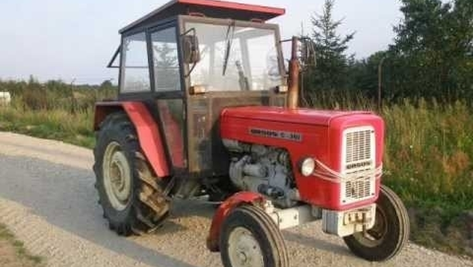 Traktorzysta wymusił pierszeństwo