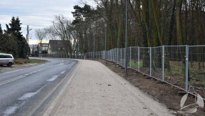 - spacer wdłuż drogi w Sławie