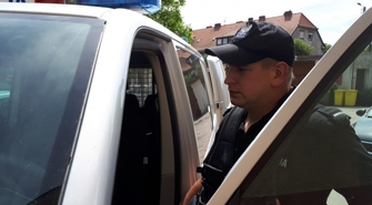 Kłęby dymu i palące się przedmioty. Nietrzeźwy palacz pracował przy rozgrzanym do czerwoności piecu