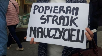 Uczniowie murem za nauczycielami