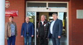 Władze powiatu wspierają strajkujących nauczycieli