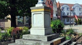 Rozpoczął się remont postumentów