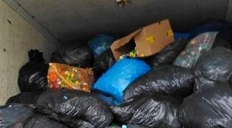 Zbierając zakrętki pomagasz