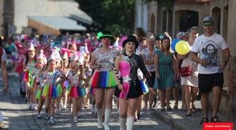 Kolorowy korowód ulicami Wschowy - FOTO