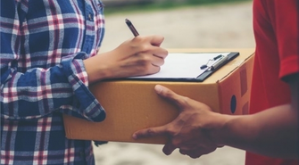 Jak wysłać paczkę kurierem bez wychodzenia z domu?