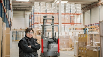 Wózek widłowy boczny (reach-truck) - niezawodny i wydajny! Gdzie kupić najtaniej?