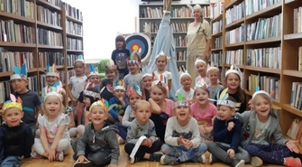 Dzieci zamieniły się w Indian