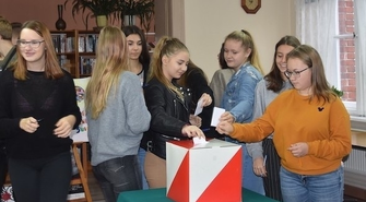 Projekt "Młodzi głosują" w Staszicu