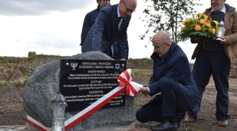 Kamieniami upamiętnili tragiczne wydarzenia