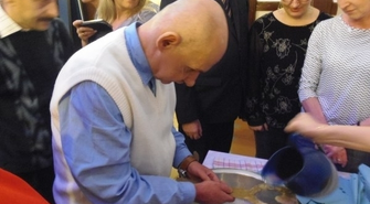 Zabawa mieszkańców DPS