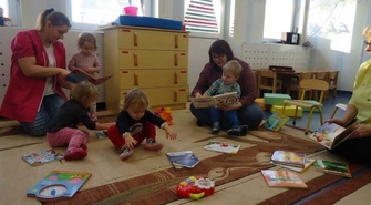 - wizyta bibliotekarek w przedszkolu