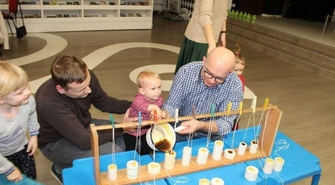 świąteczne zabawy najmłodszych