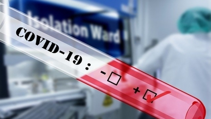 - 37-latek chory na COVID-19 