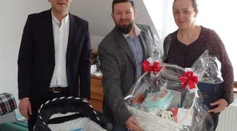 - urodzony w setną rocznicę powrotu miasta w granice Rzeczypospolitej