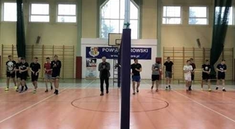 w piłkę nożną i siatkową 