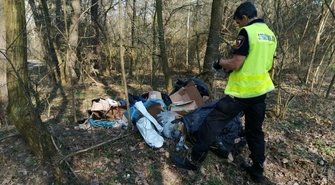 Przejechał się na śmieciach 