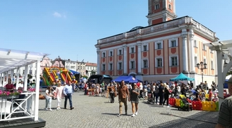 - władze miasta odwołują lokalne imprezy