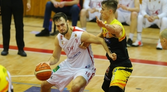 Władze miasta liczą na I ligę, a klub opuszcza kolejny zawodnik  