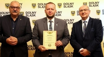 Marszałek wręczył promesę