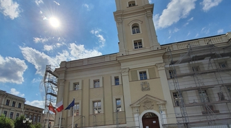 Melodia z kurantów 4 razy na dobę 