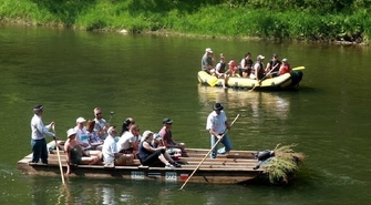 Atrakcja, która pozwoli poznać góry i dostarczy frajdę? Spływ Dunajcem!