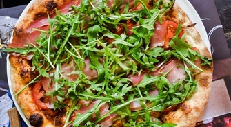 - restauracje, puby, bary i kawiarnie z ofertą na wynos lub na dowóz 