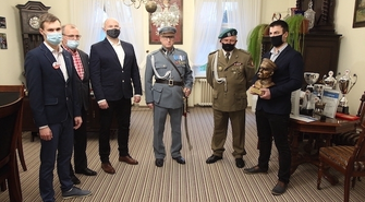 Związek Piłsudczyków RP otrzymał popiersie Marszałka