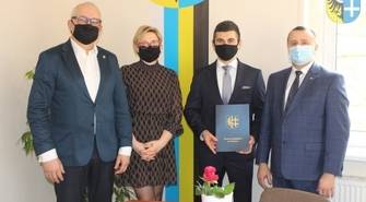 Jakub Ślipko zastąpił Elżbietę Przygodę na stanowisku dyrektora 1 LO