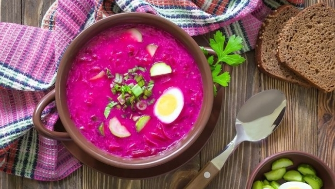 Pyszne przepisy na lekkie dania z warzyw sezonowych