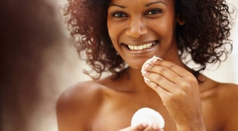 Jak dbać o cerę z zaskórnikami?