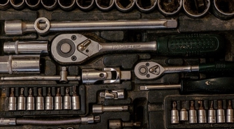 Gdzie tanio kupić meble warsztatowe i inne akcesoria do warsztatu mechanicznego?