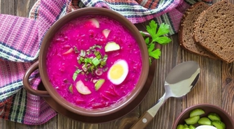 Pyszne przepisy na lekkie dania z warzyw sezonowych