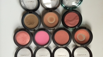 Jak nakładać róż na policzki? Podpowiadamy!