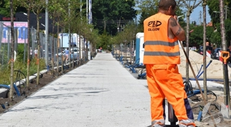 Zielony pasaż w centrum Sławy