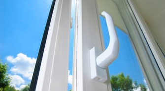 Jak wybrać najlepszą firmę sprzedającą okna?