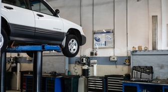 Wymiana oleju samochodowego - dlaczego jest taka ważna?